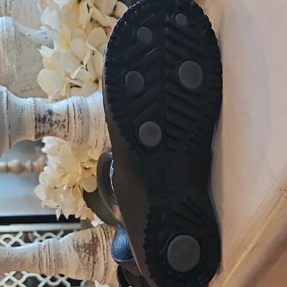 CROCS Black Slip-On Thong Sandals. 8W. New Unworn. - Picture 5 of 5